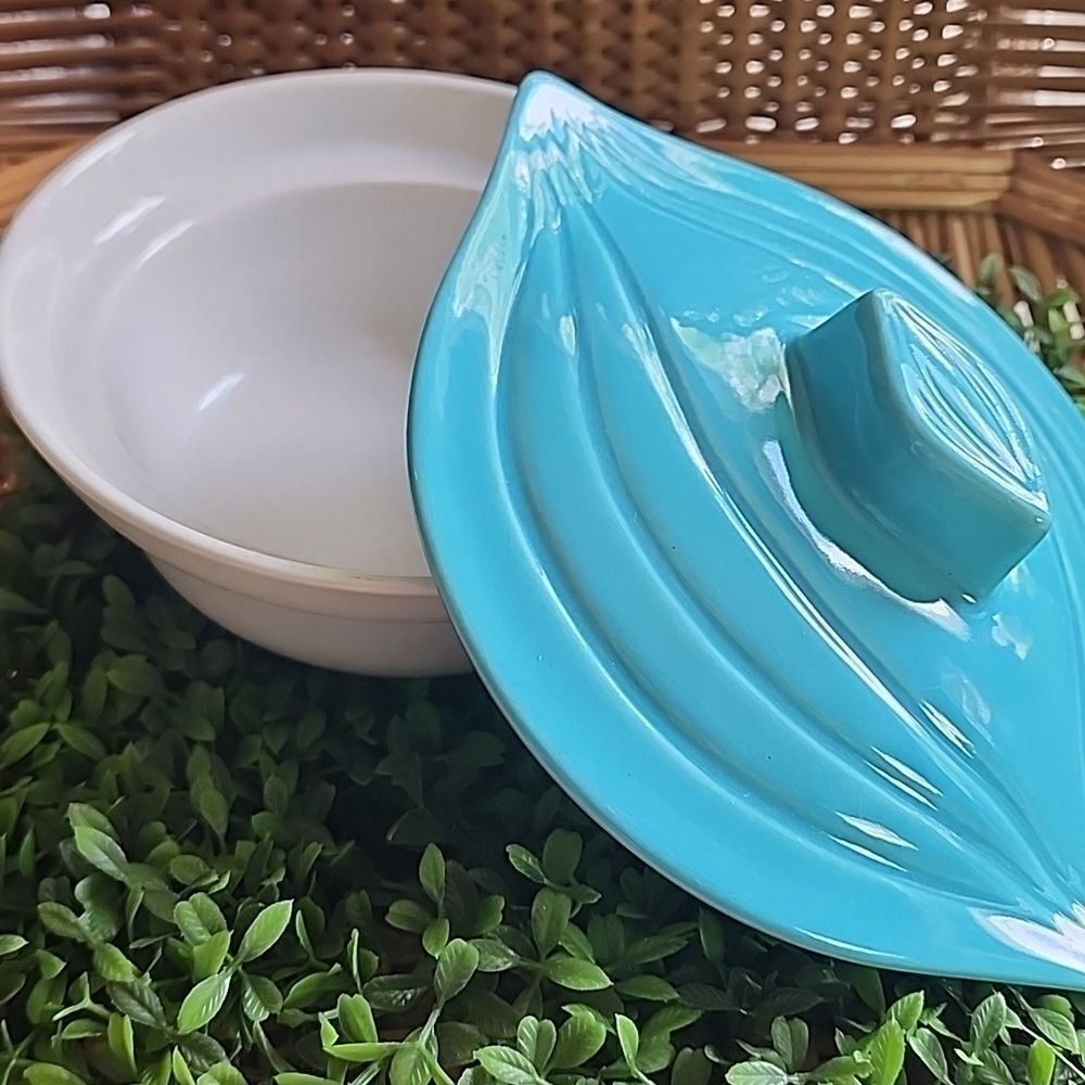 Vintage 60's Ceramic Leaf Shaped Lid With Bowl